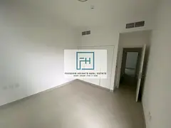 4 bedrooms corner townhouse for rent.