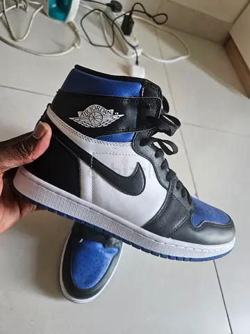 Stylish Nike High-Top Sneakers in Black and Blue