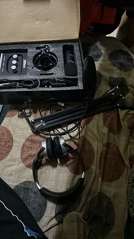 High-Quality Audio Recording Set with Headphones