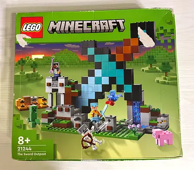 Lego Minecraft set 21244