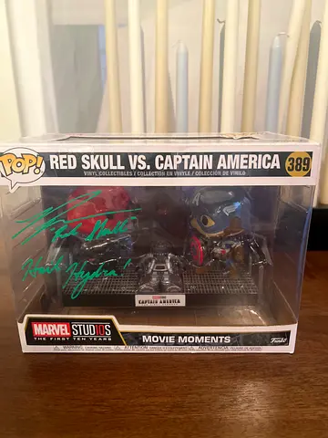 Limited Edition Figure signed by the actor of red skull himself Hugo weaving in the movie CA TFA