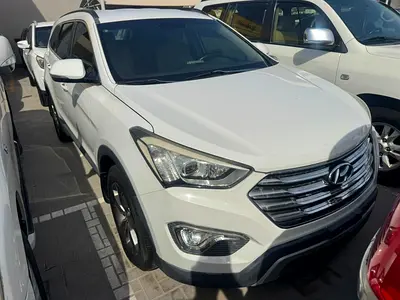 Hyundai Santa’s 2014 white color GcC calen car