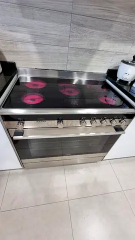 Siemens iQ700 Italian 5 Rings Full Electric Ceramic Cooker Range Size 90 cm