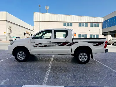 2013 Toyota HILUX photo 2