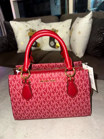 New Michael Kors bag, never used, with tags still on!