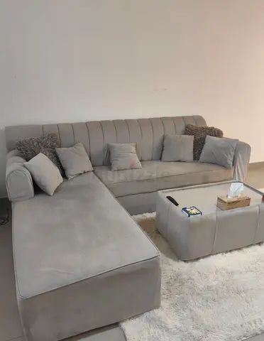 Stylish Grey L-Shaped Sofa with Cushions
