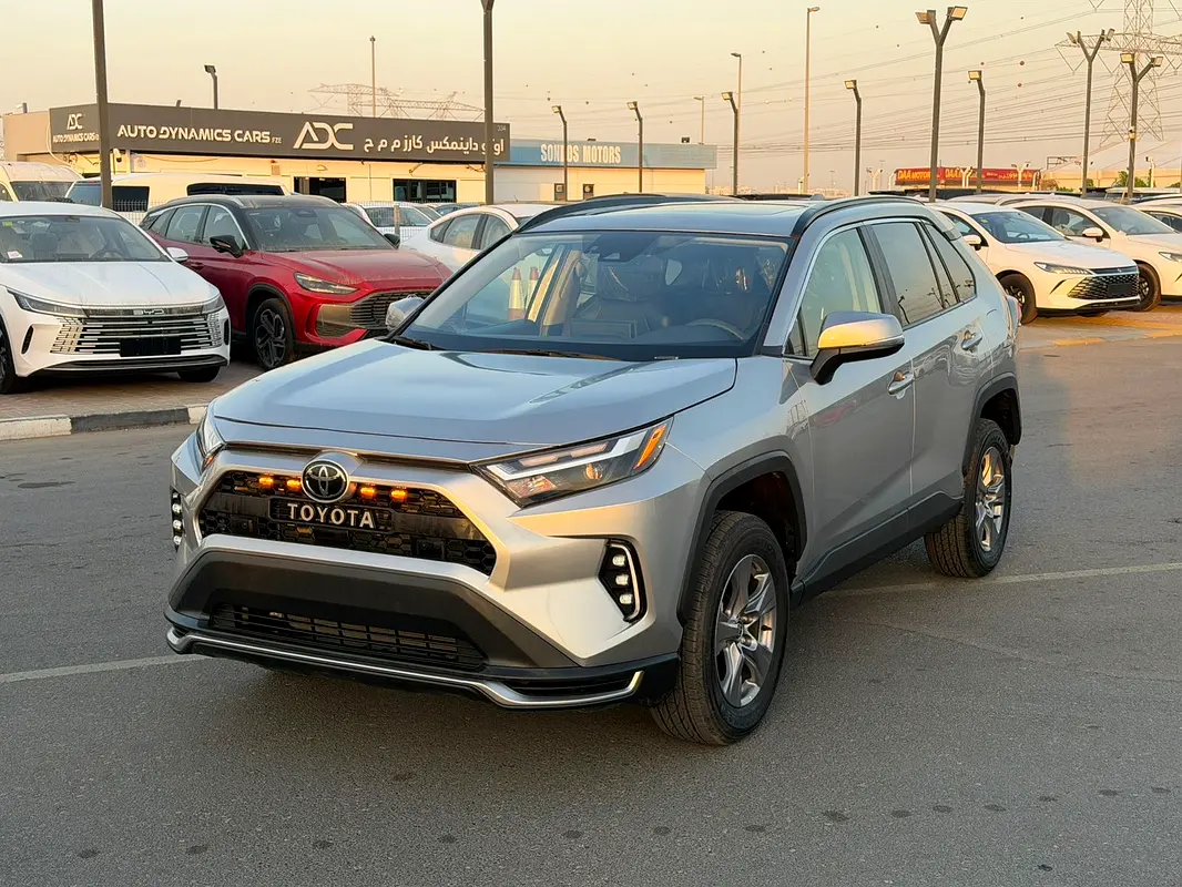 Toyota Rav 4 2025 — photo 1 of 15