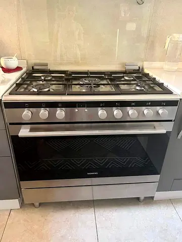 . Siemens Digital Clock Oven Fan 5 Burner Full Gas Cooker Range Size 90 cm