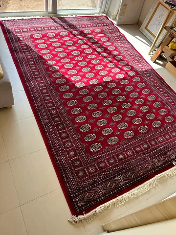 Large Red carpet / rug 200cm x 300cm pick up Dubai South Perfect condition