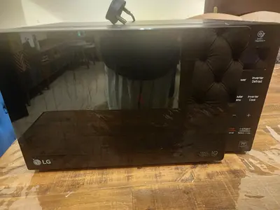 LG Microwave Oven in Excellent Condition