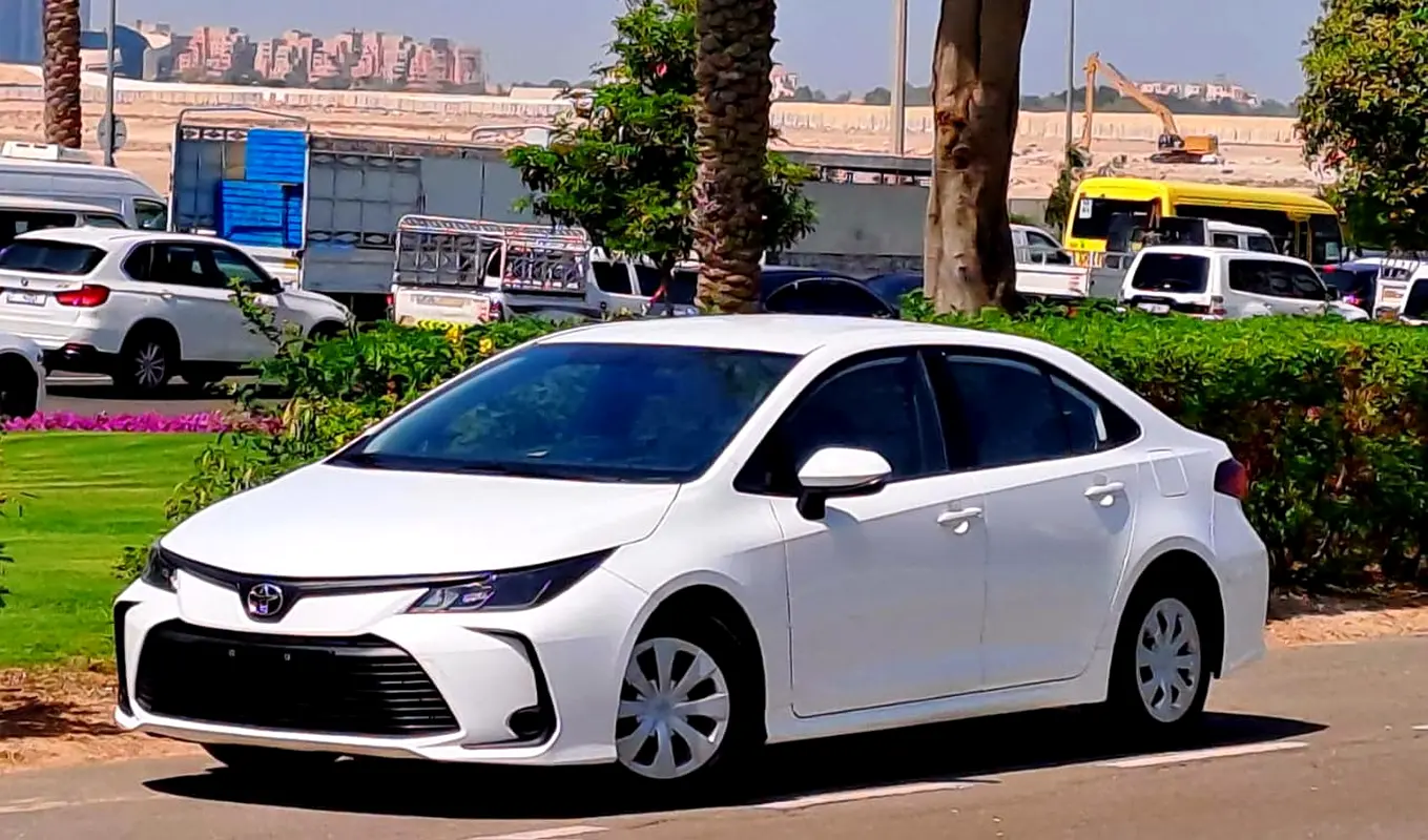 Toyota Corolla 2023 — photo 1 of 12