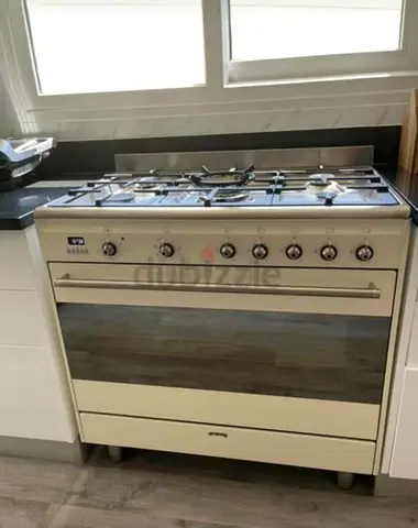 Latest Model Smeg Top 5 Burner Gas Down Oven Electric Cooker Range Size 90 cm