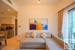Fully Furnished | Mins from Dubai Mall | 4 Cheques