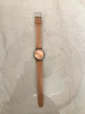 Swatch SKINROSEE (model SYXG101) from the Skin Irony collection. Key Features Design: This watch fea