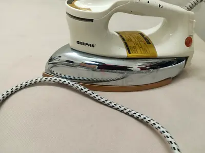 Geepas Steam Iron for Sale