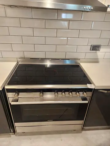 Stylish Siemens IQ 700 Stainless Steel Cooking Range with Schottceran Glass top