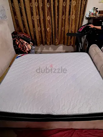 Custom made mattress in amazing Condition with 5 year warranty price is negotiable