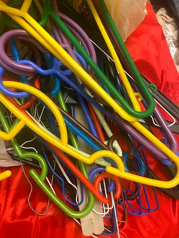 Plastic Hangers Set and 18 wired