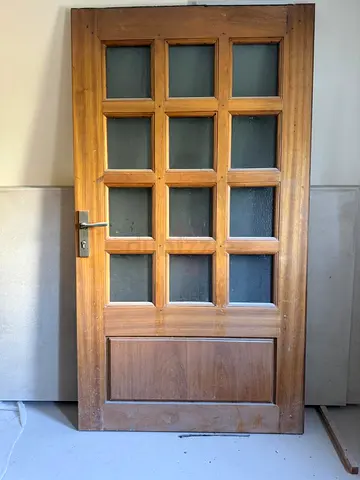 Wood and glass villa door plus frame in excellent conditions Door size : 2.1m x 1.16m (H x W) Door f