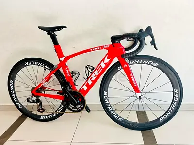 Trek Madone SLR- Full carbon aerodynamic road bike SRAM force ETAP- QARQ power meter-