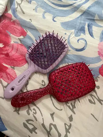 Detangle hair brush x2