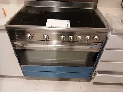Smeg five burner cooker electric ceramic 90cm