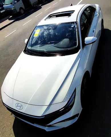2025 Hyundai ELANTRA 照片 2