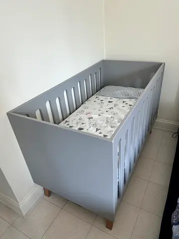 Baby / Toddler Crib with Mattress
