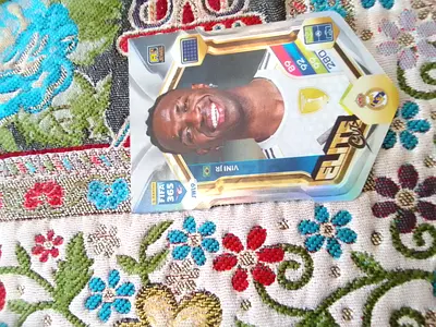 Panini fifa 365 vini Jr elite cut card