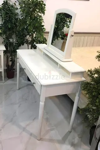Elegant White Dressing Table with Mirror