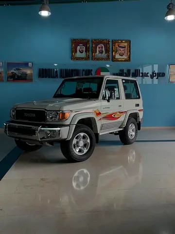 تويوتا لاندكروزر كبسوله TOYOTA LAND CRUISER 70