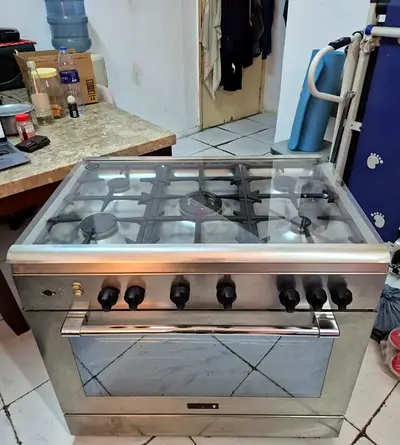 Venus Italian cooking range