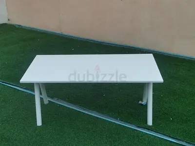 طاولة مكتب من IKEA طراز GALANT