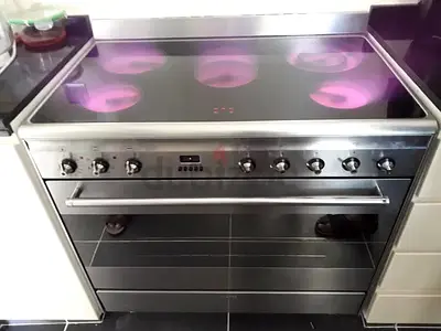 .Smeg Italian 5 Rings Full Electric Ceramic Cooker Range Size 90 cm