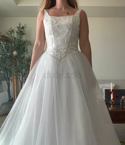 Elegant White Wedding Dress