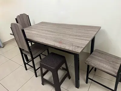 Dining table in Muweilah near Savings Hyper market