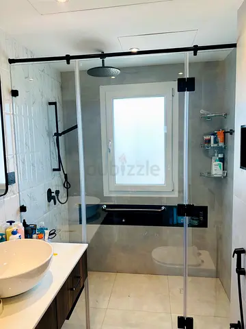 Shower partition with black accessory