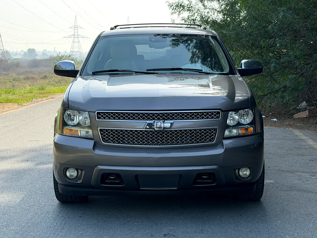 Chevrolet Tahoe 2011 — photo 1 of 16
