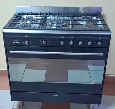 Smeg brand latest model top gass oven electric range 90cm for sale in excellent condition