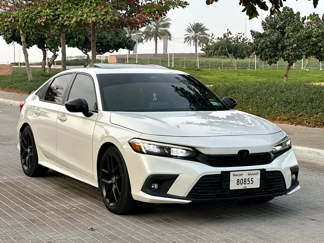 Honda Civic 2022 — photo 1 of 17