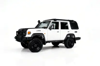 AED 5,925/MONTH | MODIFIED TOYOTA LAND CRUISER 76