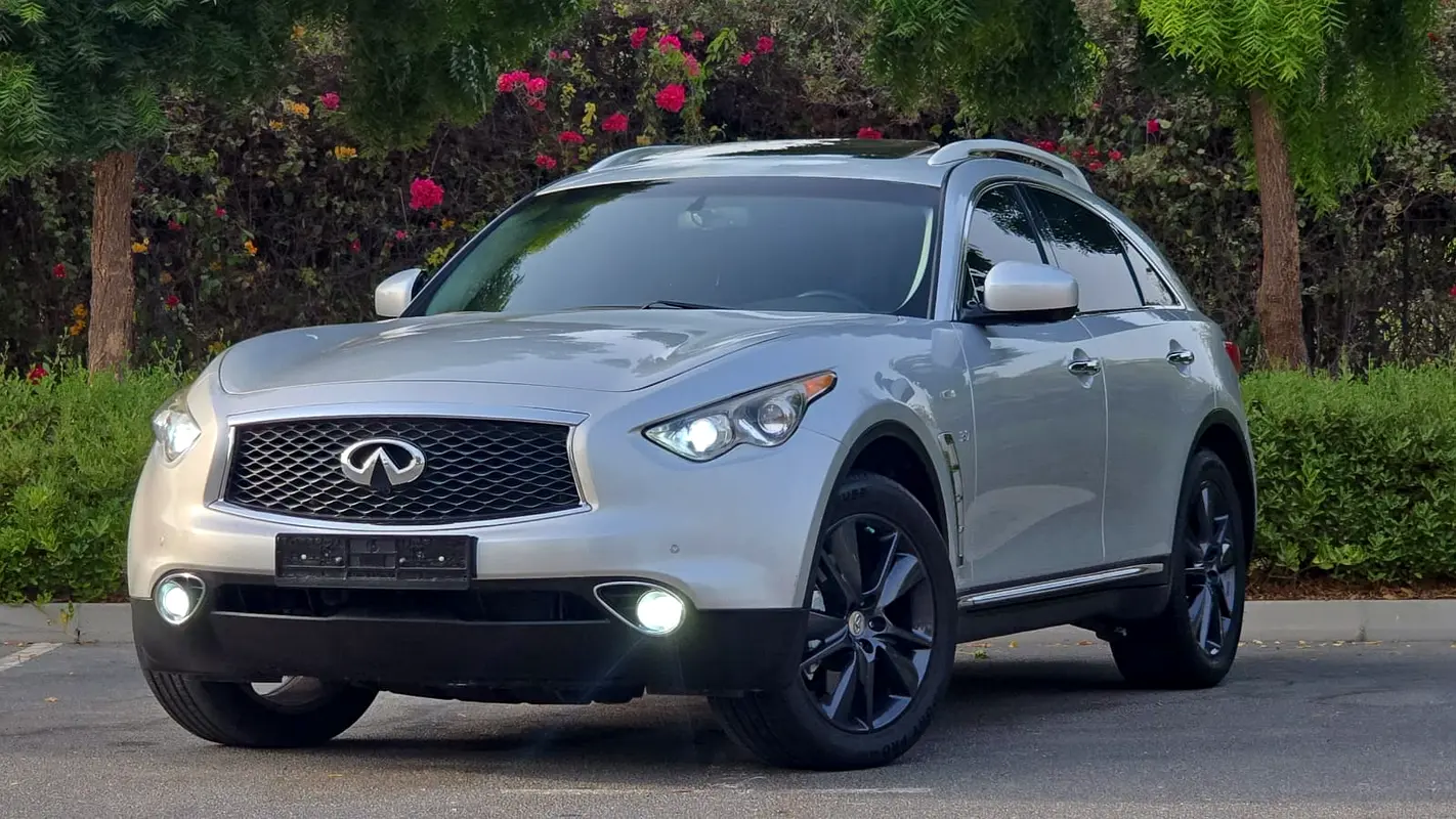 Infiniti QX70 2019 — photo 1 of 20