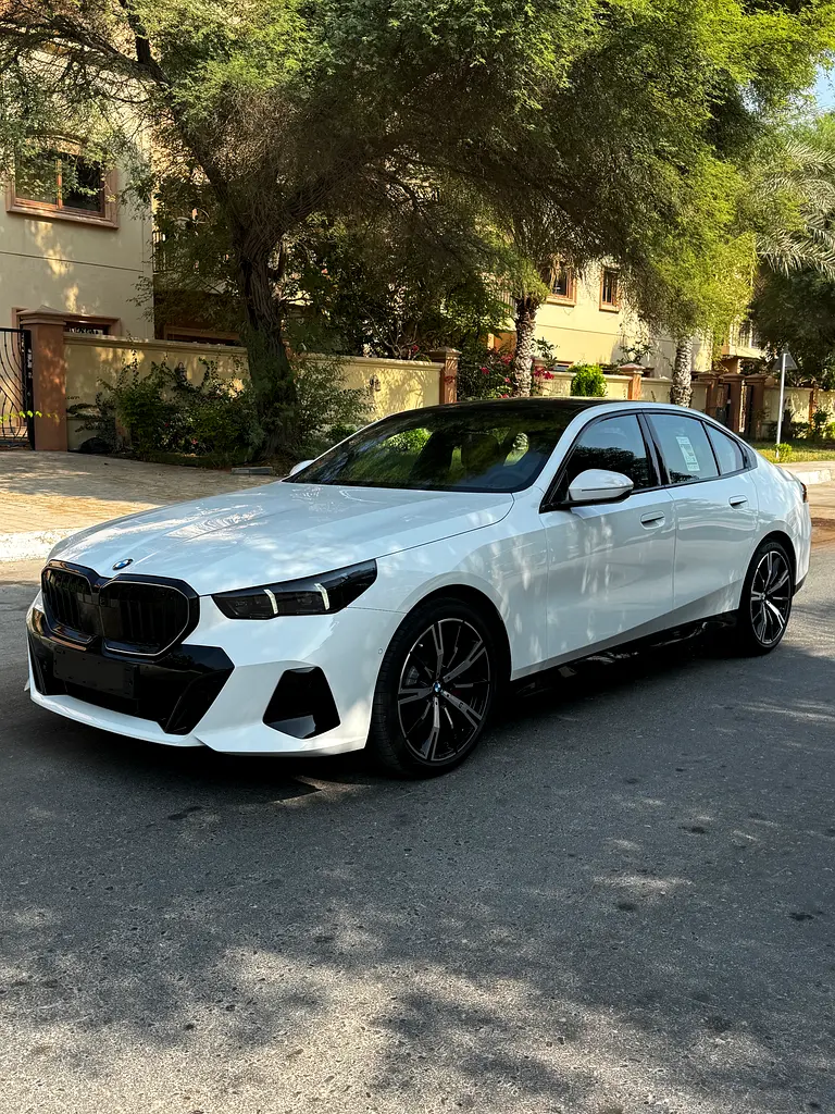 BMW 5-Series 2026 — photo 1 of 11