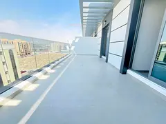 LUXURY LIVING SPACIOUS 1 BEDROOM WITH 2 BATHROOMS GYM POOL PARKING FREE BUILT IN WADROBS ON PRIME LO