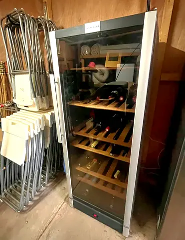 Vestfrost wine fridge 147 bottels beverage cooler
