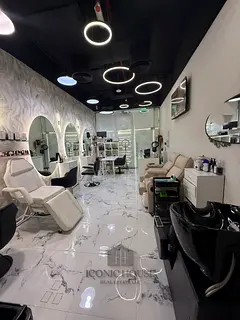Shop (Fully Equipped Salon) in Al Satwa for rent