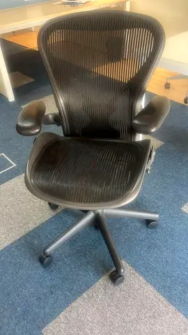 Herman miller Aeron size C fully loaded