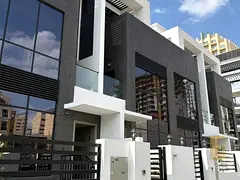 PRIVATE LIFT | BRAND NEW TH | PRIME LOCATION