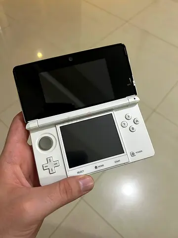 Nintendo 3DS - Classic Handheld Console in Great Condition
