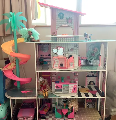 LOL Dollhouse like new